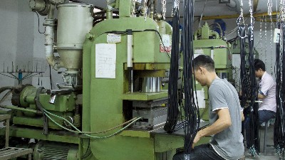插頭電源線廠家用的電線電纜是自己生產(chǎn)的還是外購的？